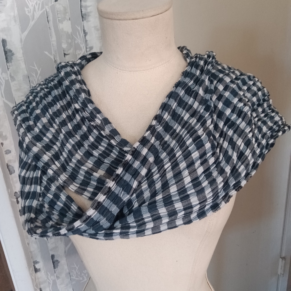 Lacoste Black & White Cotton Long Scarf Made In Italy EUC - Picture 3 of 6
